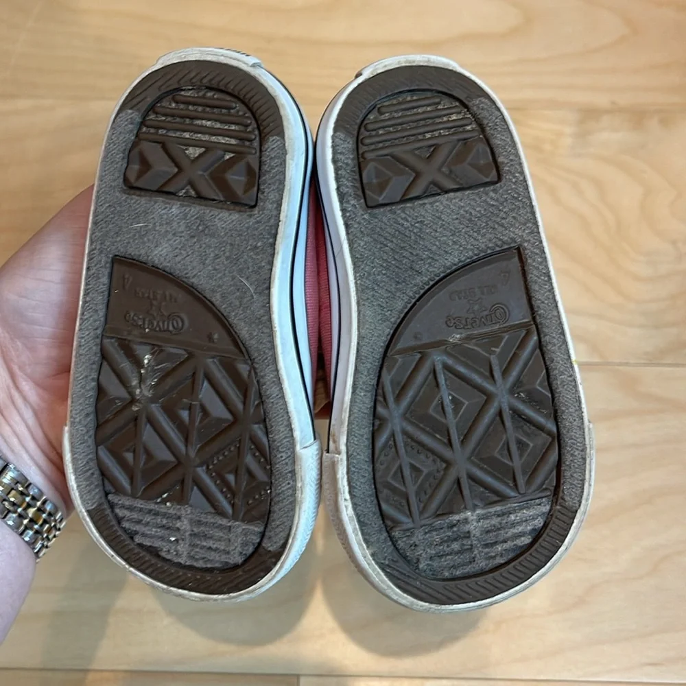 Converse Infant/Toddler Chuck Taylor Sneakers Size 4